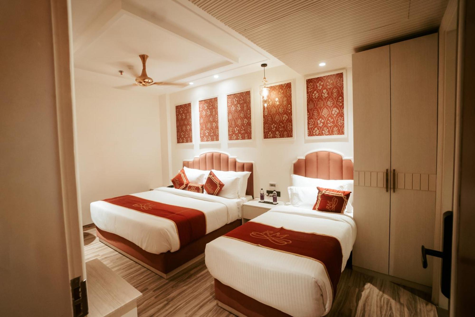 Hotel Stamps Red Martin By Eight Continents - 70 Steps From Golden Temple Amritsar Zewnętrze zdjęcie