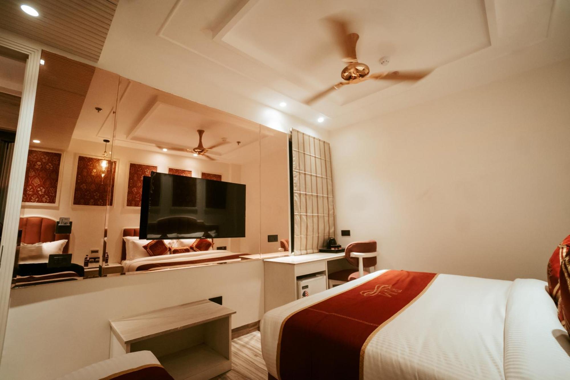 Hotel Stamps Red Martin By Eight Continents - 70 Steps From Golden Temple Amritsar Zewnętrze zdjęcie