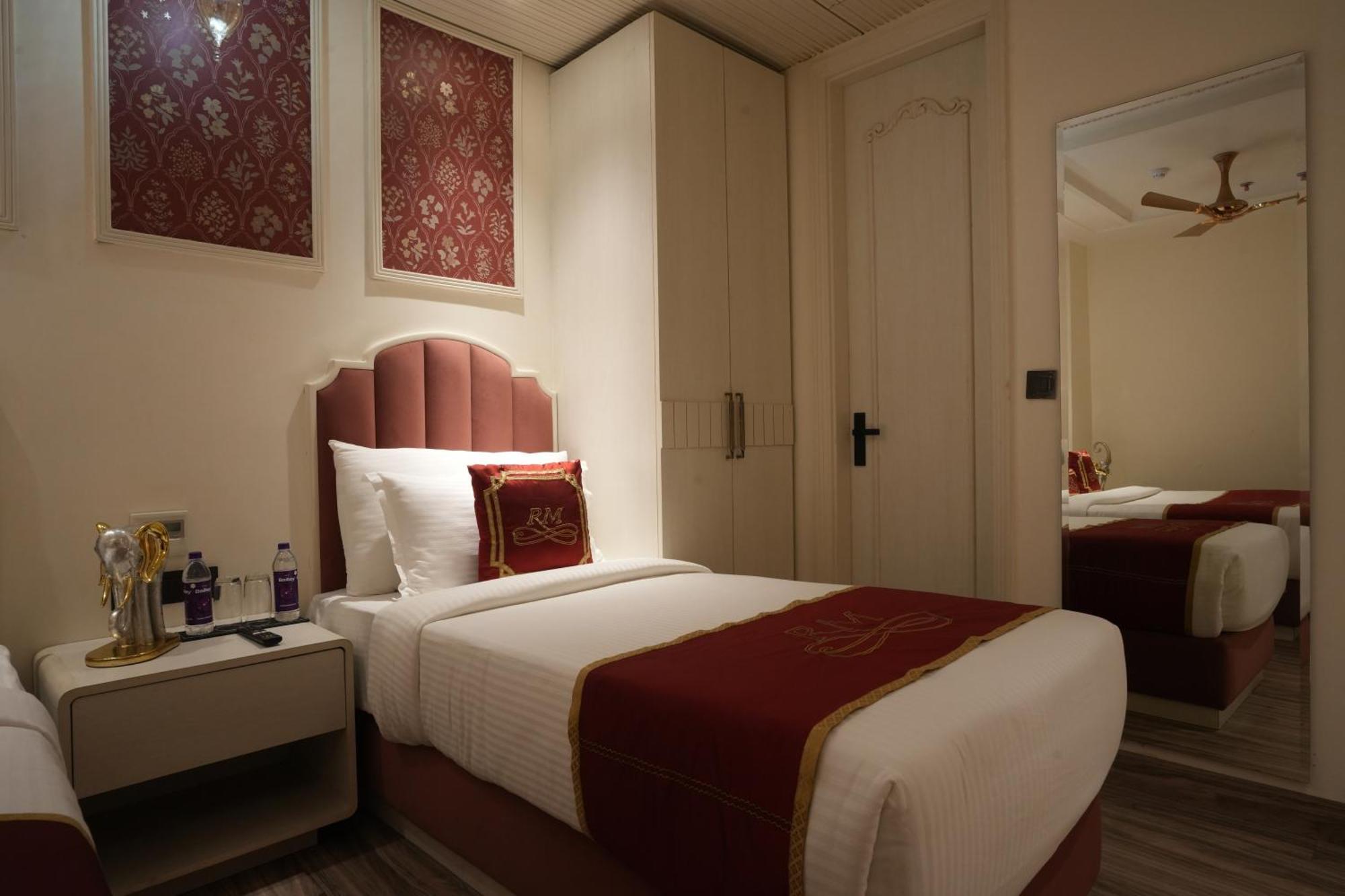 Hotel Stamps Red Martin By Eight Continents - 70 Steps From Golden Temple Amritsar Zewnętrze zdjęcie