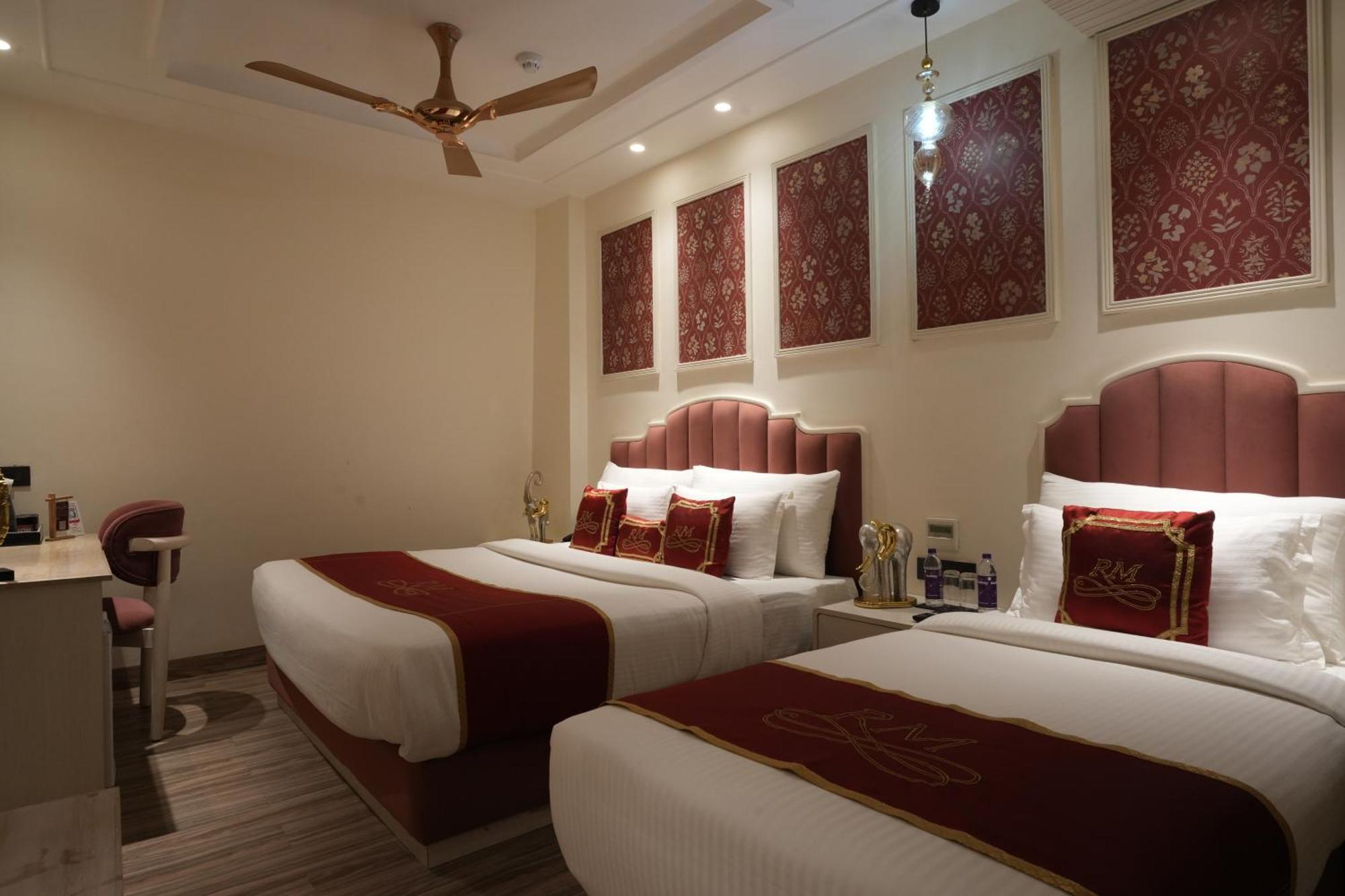 Hotel Stamps Red Martin By Eight Continents - 70 Steps From Golden Temple Amritsar Zewnętrze zdjęcie